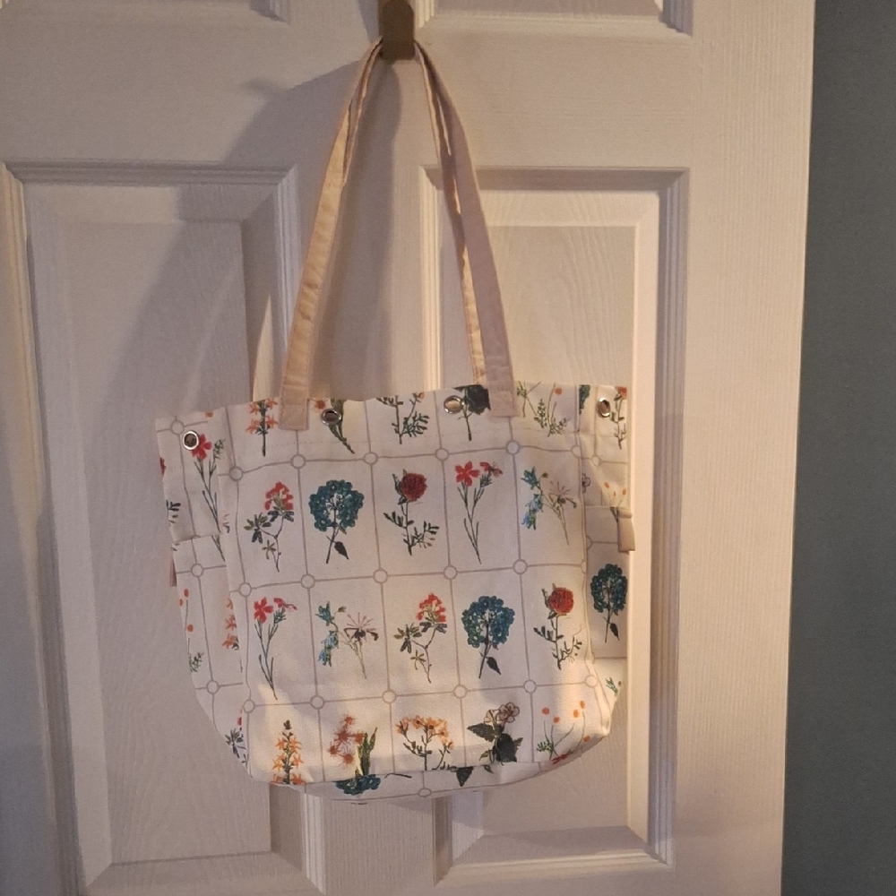 NWOT Cream Floral Pattern Double Handle Tote Bag with Coin Purse